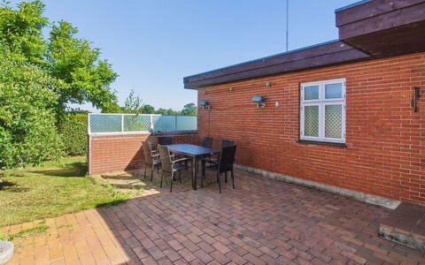 Helge - 10Km from the Sea: Steen, Metselwerk, Tuin, Beits, Werf, Landgoed, Schaduw, Backyard, Binnenplaats, Landscaping