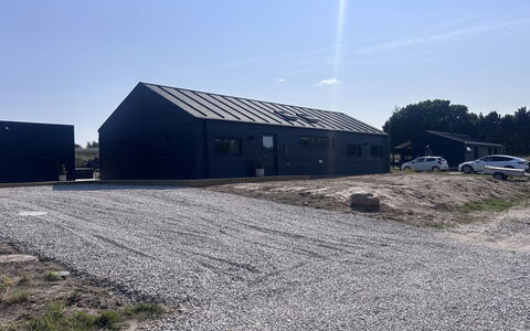 Tayara - 900M from the Sea: Lucht, Dak, Huis, Siding, Oprit, Schuur, Garden Gebouwen, Garage