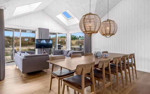 Tayara - 900M from the Sea: Flooring, Interieur Ontwerp, Hout, Verdieping, Plafond, Meubilair, Houten Vloer, Hardwood, Keuken En Eettafel, Woonkamer