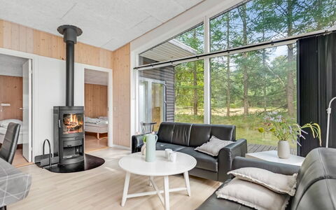 Nakke - 900M from the Sea: Flooring, Hout, Interieur Ontwerp, Meubilair, Verdieping, Woonkamer, Houten Vloer, Bankstel, Stoel, Plafond
