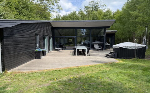 Nakke - 900M from the Sea: Hout, Huis, Dak, Verblijf, Schaduw, Deur, Siding, Garden Gebouwen, Backyard, Werf