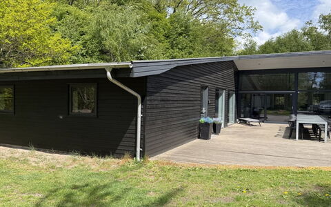 Nakke - 900M from the Sea: Hout, Huis, Dak, Huis, Siding, Verblijf, Deur, Garden Gebouwen, Schaduw, Backyard