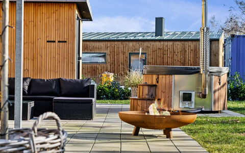 Constance - 900M from the Sea: Hout, Beits, Hardwood, Stoel, Buitenmeubels, Schaduw, Dek, Outdoor Structuur, Patio, Backyard