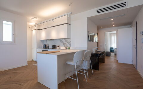 Terrazza Mare, Jacuzzi and Seaview: Meubilair, Interieur Ontwerp, Flooring, Verdieping, Countertop, Keuken, Hout, Plafond, Kamer, Cabinetry