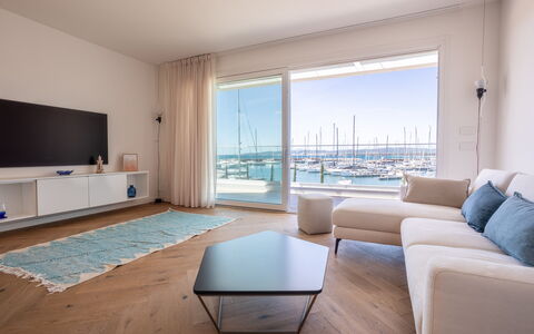 Porto di Luce Luxury, Jacuzzi and Seaview: Meubilair, Flooring, Verdieping, Houten Vloer, Appartement, Stoel, Laminaatvloer, Hardwood, Hotel