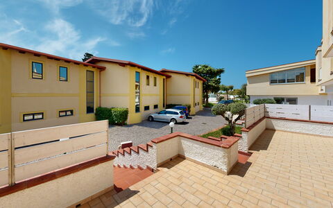 Baia di Tempsa Beach and Sea: Appartement, Balkon, Landgoed, Schaduw, Hotel, Villa, Oprit, Gips