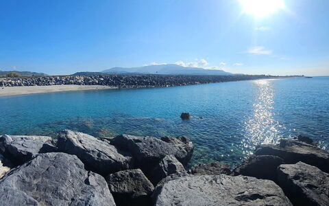 Baia di Tempsa Beach and Sea: Blauw, Water, Zwemwater, Watervoorraden,  Felsen\, Horizon, Kust, Kust En Oceanic Landvormen, Zee, Kust