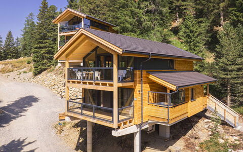 02 Nth031 Sup Chalet mit Sauna und Hot Tub 2 Etage: Hout, Huis, Verblijf, Blokhut, Veranda, Balkon, Timmerhout, Siding, Outdoor Structuur, Garden Gebouwen