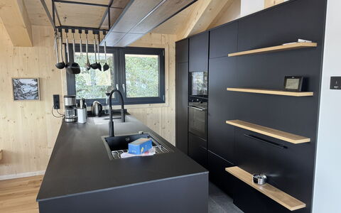 02 Nth051 18B Sup Chalet mit Sauna und Hot Tub 2 e: Hout, Flooring, Interieur Ontwerp, Keuken, Verdieping, Countertop, Meubilair, Plafond, Cabinetry, Lichte Inrichting