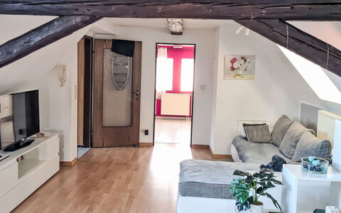 Workbase Nidderau: Meubilair, Interieur Ontwerp, Flooring, Verdieping, Hout, Plafond, Kamer, Bankstel, Appartement, Verlichting