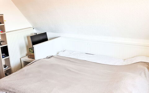 Workbase Nidderau: Slaapkamer, Hout, Meubilair, Linens, Interieur Ontwerp, Textiel, Bed, Bedding, Laken, Kamer