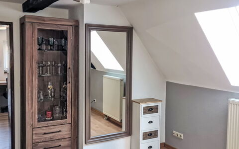 Workbase Nidderau: Hout, Meubilair, Interieur Ontwerp, Flooring, Kamer, Stellingen, Lade, Cabinetry, Beits, Hardwood