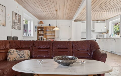 Tanja - 1.5Km from the Sea: Meubilair, Flooring, Interieur Ontwerp, Muur, Hout, Verdieping, Plafond, Bankstel, Huis, Woonkamer