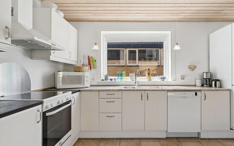 Tanja - 1.5Km from the Sea: Keuken, Toestel Van De Keuken, Countertop, Major Appliance, Interieur Ontwerp, Flooring, Hout, Cabinetry, Meubilair, Plafond