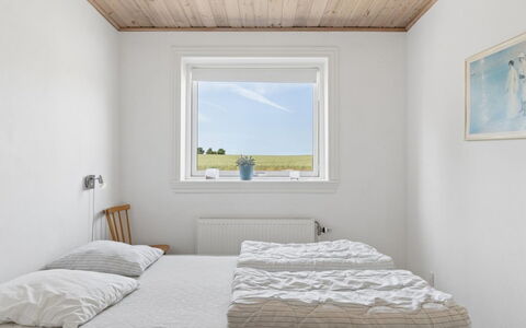 Tanja - 1.5Km from the Sea: Hout, Slaapkamer, Laken, Bedding, Plafond, Bed, Linens, Bed Frame, Daylighting, Hardwood