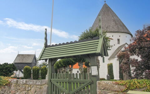 Tanja - 1.5Km from the Sea: Struik, Pool, Tuin, Landscaping, Haag, Oprit, Gang, Werf