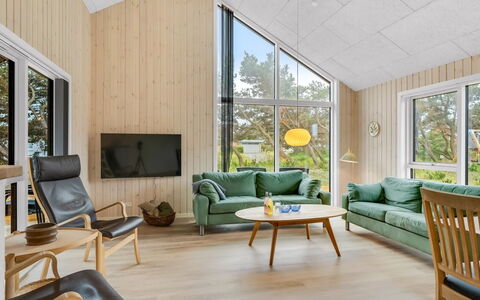 Ylermi - 600M from the Sea: Hout, Interieur Ontwerp, Flooring, Plafond, Houten Vloer, Verdieping, Woonkamer, Hardwood, Plank, Beits