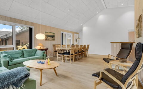 Ylermi - 600M from the Sea: Flooring, Interieur Ontwerp, Verdieping, Hout, Houten Vloer, Plafond, Meubilair, Woonkamer, Laminaatvloer, Bankstel