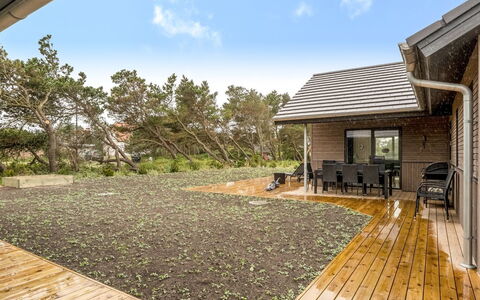 Ylermi - 600M from the Sea: Dak, Huis, Verblijf, Siding, Landgoed, Tuin, Oprit, Landscaping, Boerderij, Backyard