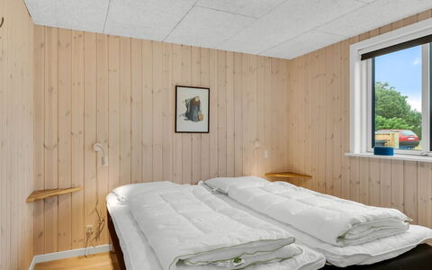 Ylermi - 600M from the Sea: Hout, Plafond, Slaapkamer, Interieur Ontwerp, Verdieping, Bed, Flooring, Laken, Bedding, Kamer