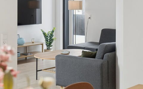 Hubertina - 900M from the Sea: Meubilair, Interieur Ontwerp, Flooring, Bankstel, Verdieping, Woonkamer, Hout, Tafel, Huis, Verlichting