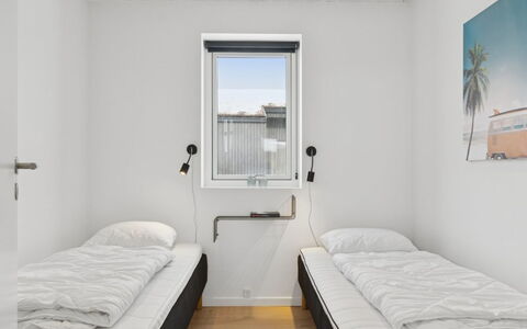 Hubertina - 900M from the Sea: Verdieping, Slaapkamer, Flooring, Bed, Bed Frame, Bedding, Appartement, Laken, Plafond, Matras