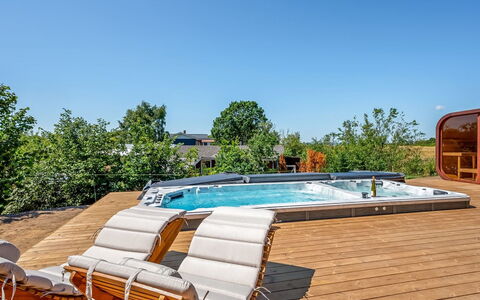 Hubertina - 900M from the Sea: Hout, Buitenmeubels, Stoel, Schaduw, Beits, Dek, Hardwood, Eco Hotel, Ligstoel, Zwembad