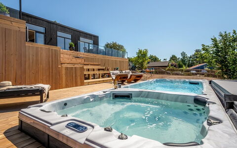 Hubertina - 900M from the Sea: Hout, Zwembad, Toevlucht, Hardwood, Dek, Beits, Eco Hotel, Ontwerp, Houten Vloer, Stoel