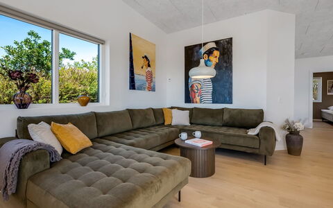 Hubertina - 900M from the Sea: Meubilair, Interieur Ontwerp, Bankstel, Flooring, Verdieping, Hout, Woonkamer, Plafond, Kamer, Appartement