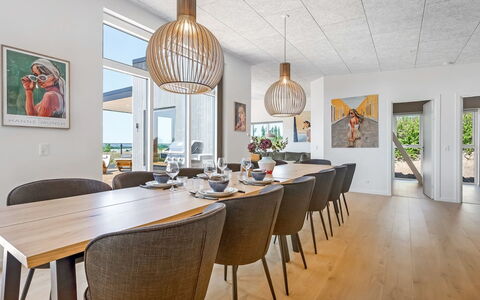 Hubertina - 900M from the Sea: Meubilair, Flooring, Hout, Interieur Ontwerp, Verdieping, Keuken En Eettafel, Eetkamer, Plafond, Houten Vloer, Tafel