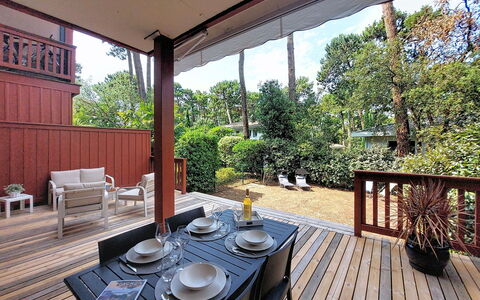 Beau Séjour: Hout, Veranda, Verdieping, Dek, Hardwood, Beits, Houten Vloer, Schaduw, Eco Hotel, Toevlucht