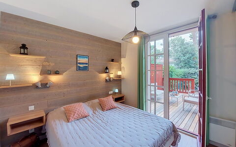 Beau Séjour: Meubilair, Interieur Ontwerp, Hout, Flooring, Verdieping, Plafond, Slaapkamer, Kamer, Huis, Bed