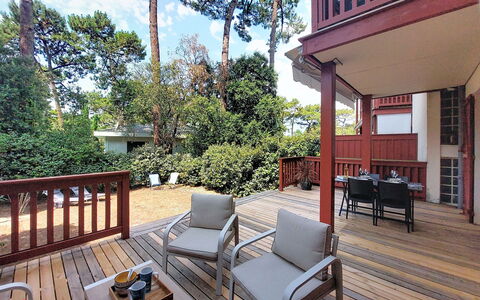 Beau Séjour: Hout, Veranda, Huis, Dek, Hardwood, Schaduw, Balkon, Eco Hotel, Beits, Tuin