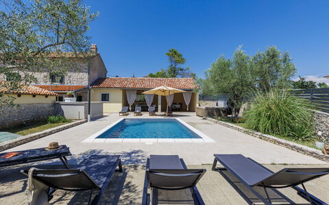 Happy: Woongebied, Heuvel, Huis, Huis, Toevlucht, Bergketen, Eco Hotel, Heuvel Station, Landgoed, Villa