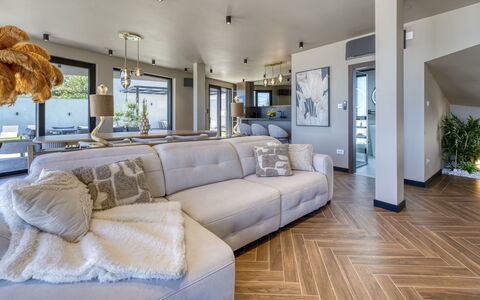 Black Imperium: Meubilair, Interieur Ontwerp, Flooring, Bankstel, Verdieping, Plafond, Hout, Woonkamer, Houten Vloer, Kamer