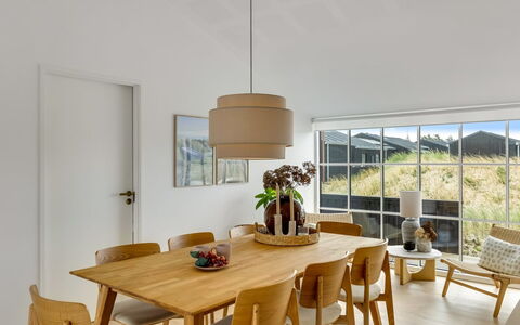Thorlef - 500M from the Sea: Meubilair, Interieur Ontwerp, Flooring, Eetkamer, Tafel, Verdieping, Hout, Keuken En Eettafel, Stoel, Plafond