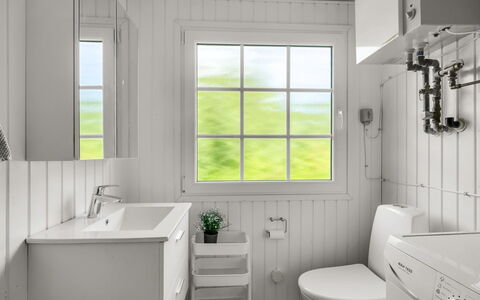 Isabel - 650M from the Sea: Loodgieterswerkinrichting, Flooring, Hout, Verdieping, Wastafel, Badkamer, Interieur Ontwerp, Kraan, Loodgieter, Toilet