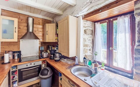 Le Bourg Tressé: Hout, Huis, Major Appliance, Verblijf, Beits, Hardwood, Toestel Van De Keuken, Keuken, Blokhut, Huishoudapparatuur