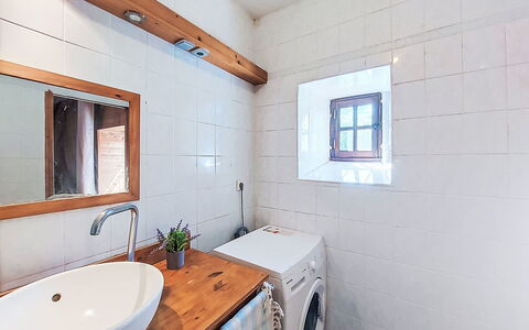 Le Bourg Tressé: Flooring, Muur, Verdieping, Loodgieterswerkinrichting, Interieur Ontwerp, Hout, Plafond, Badkamer, Kamer, Kraan