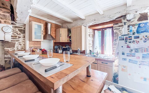 Le Bourg Tressé: Hout, Meubilair, Interieur Ontwerp, Keuken, Plafond, Keuken En Eettafel, Kamer, Stoel, Countertop, Beits