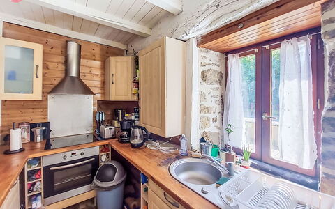 Le Bourg Tressé: Hout, Huis, Verblijf, Major Appliance, Beits, Hardwood, Blokhut, Toestel Van De Keuken, Keuken, Huishoudapparatuur