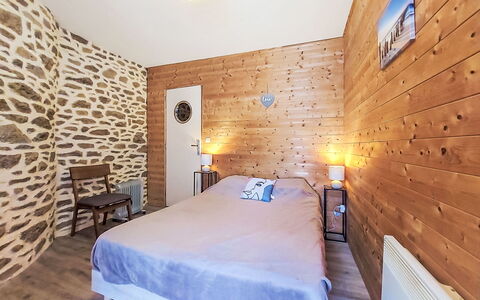Le Bourg Tressé: Hout, Meubilair, Interieur Ontwerp, Verdieping, Flooring, Plafond, Huis, Slaapkamer, Bed, Linens
