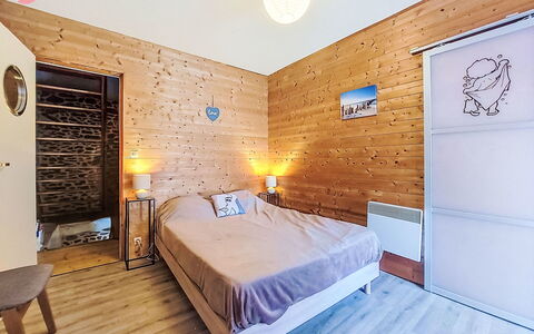 Le Bourg Tressé: Meubilair, Interieur Ontwerp, Verdieping, Flooring, Hout, Houten Vloer, Plafond, Kamer, Slaapkamer, Bed