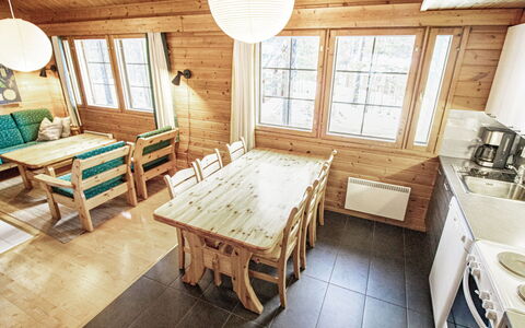 Naavarinne: Hout, Plafond, Interieur Ontwerp, Meubilair, Huis, Verdieping, Flooring, Kamer, Huis, Beits