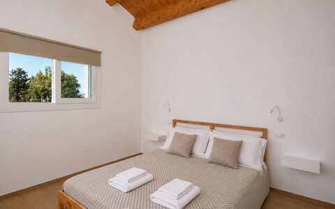 Villa Blue: Muur, Hout, Interieur Ontwerp, Plafond, Verdieping, Flooring, Slaapkamer, Bed, Meubilair, Huis