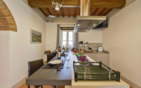 Villa Larino: Meubilair, Interieur Ontwerp, Keuken, Flooring, Countertop, Toestel Van De Keuken, Hout, Plafond, Verlichting, Verdieping