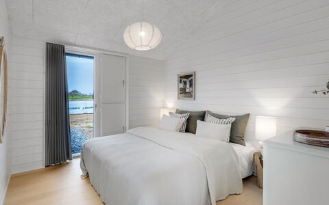 Pia - 350M from the Sea: Hout, Plafond, Flooring, Verdieping, Slaapkamer, Houten Vloer, Hardwood, Plank, Bedding, Bed