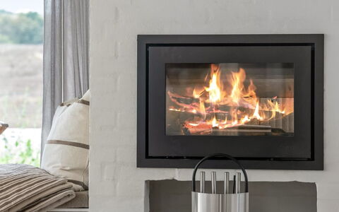 Pia - 350M from the Sea: Haard, Houtkachel, Fireplace, Huishoudapparatuur, Woonkamer, Houten Vloer, Natuurlijk Materiaal
