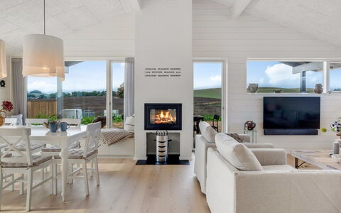Pia - 350M from the Sea: Interieur Ontwerp, Meubilair, Flooring, Hout, Woonkamer, Bankstel, Verdieping, Plafond, Houten Vloer, Huis