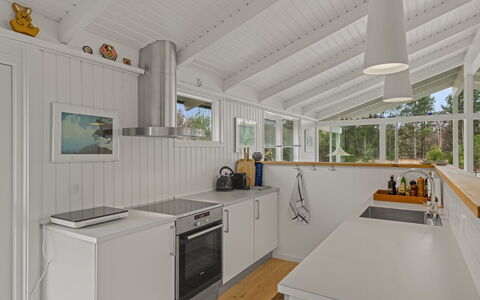 Gudmunda - 300M from the Sea: Hout, Flooring, Keuken, Plafond, Interieur Ontwerp, Countertop, Verdieping, Toestel Van De Keuken, Huishoudapparatuur, Major Appliance